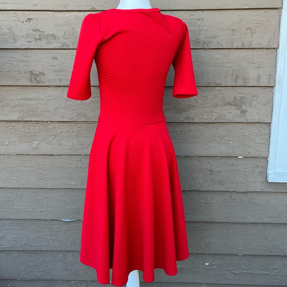 Textured red dress with 3/4 sleeves! - Picture 5 of 8